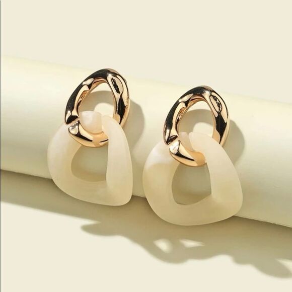 Chainlink Statement Earrings  - Picture 1 of 3